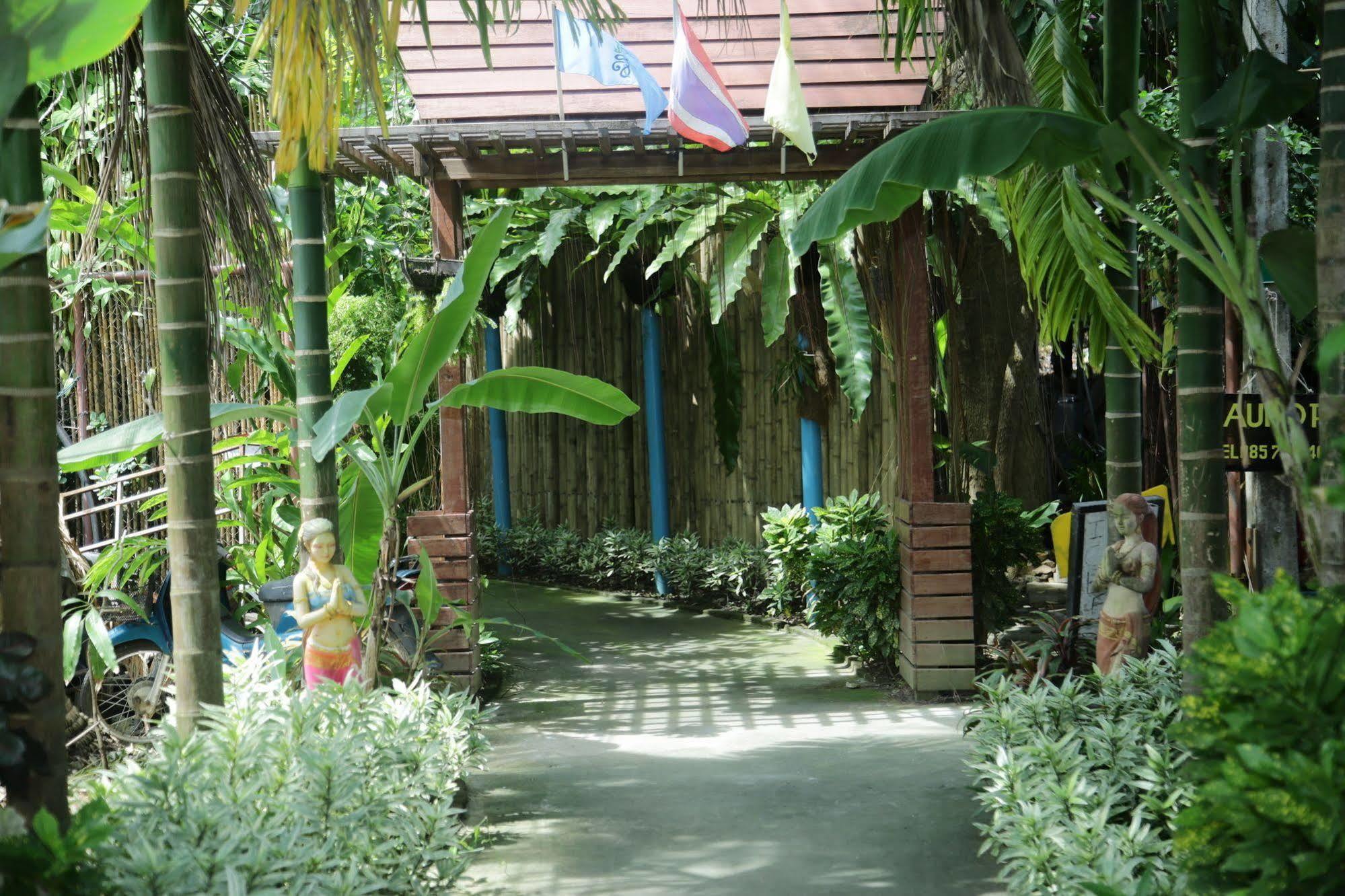 Oyo 585 Freedom Hostel @ Phi Phi Екстер'єр фото