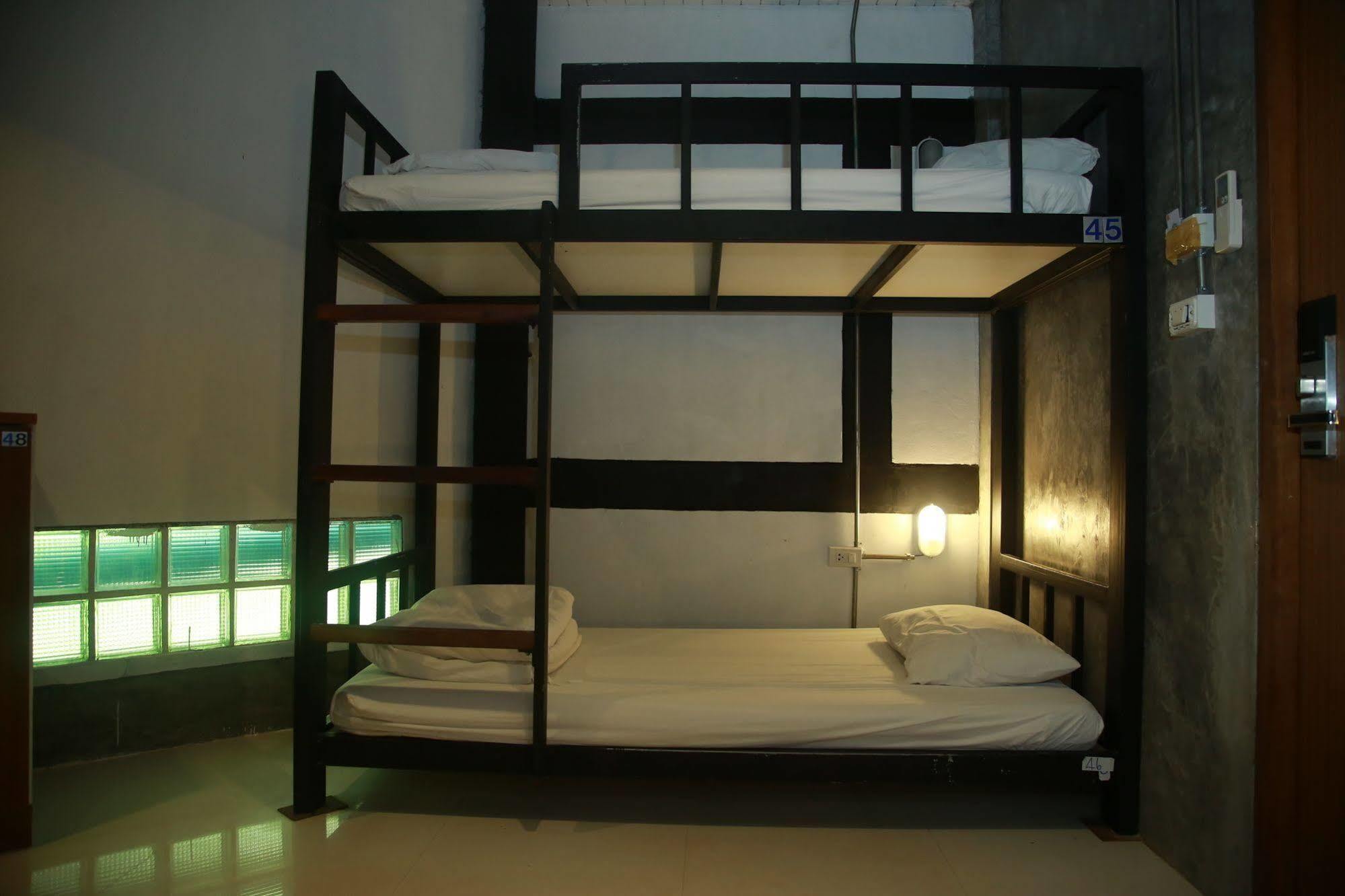 Oyo 585 Freedom Hostel @ Phi Phi Екстер'єр фото