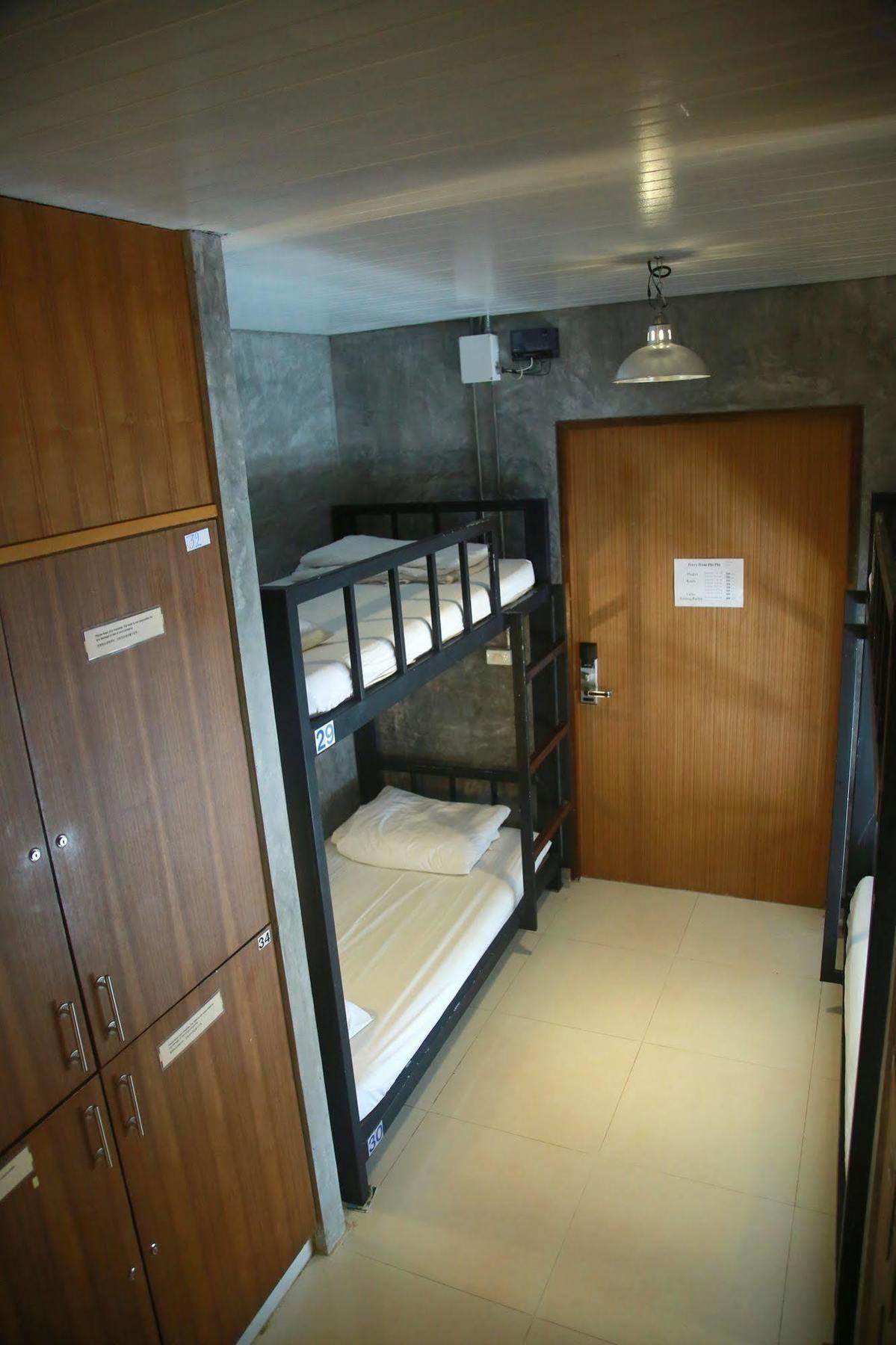 Oyo 585 Freedom Hostel @ Phi Phi Екстер'єр фото