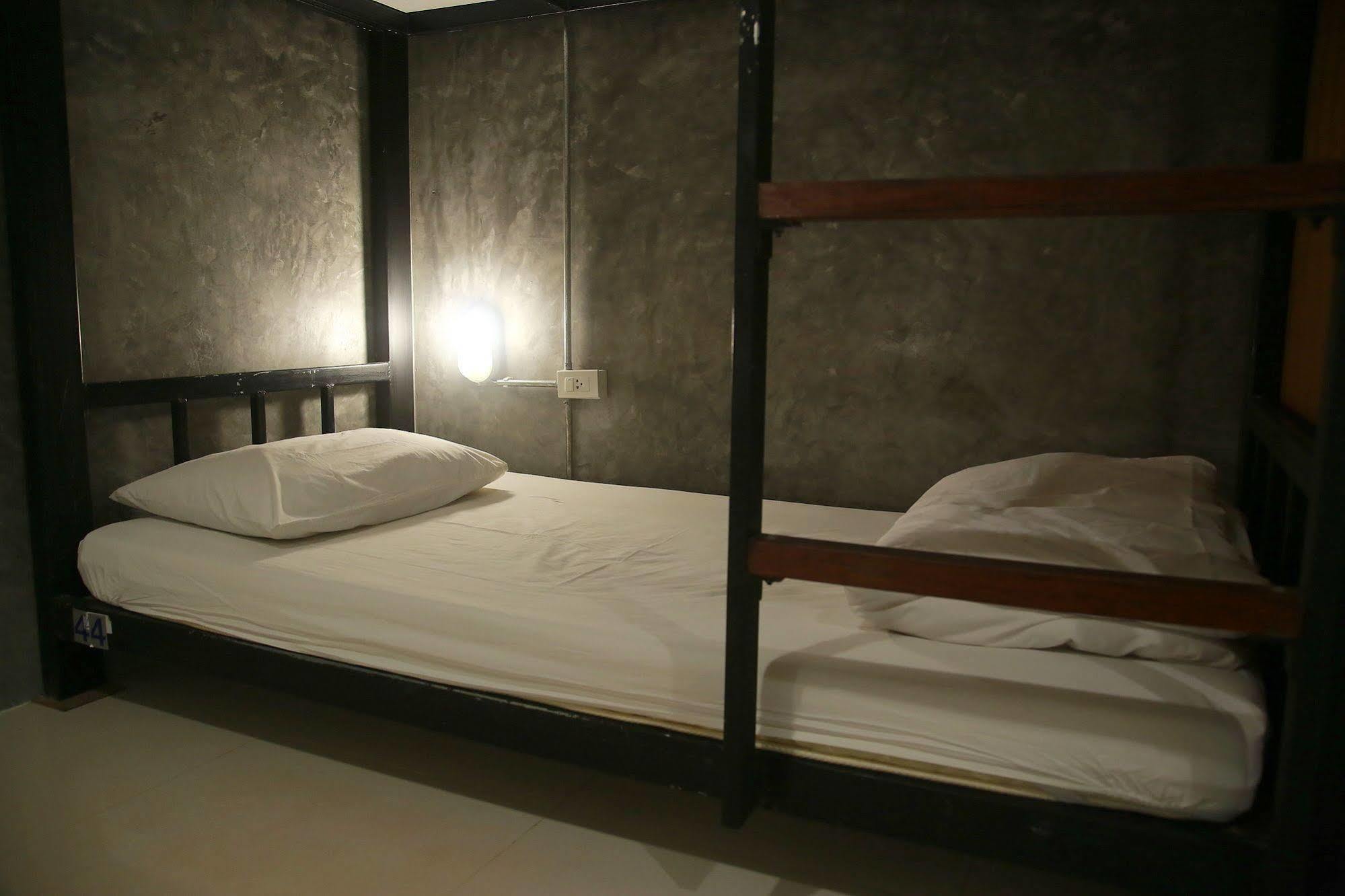 Oyo 585 Freedom Hostel @ Phi Phi Екстер'єр фото