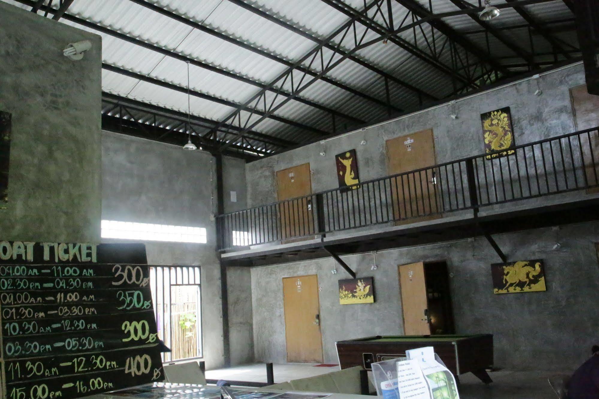 Oyo 585 Freedom Hostel @ Phi Phi Екстер'єр фото