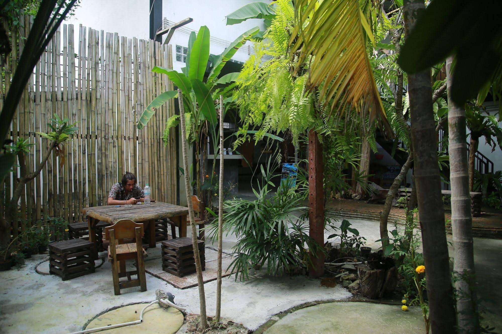 Oyo 585 Freedom Hostel @ Phi Phi Екстер'єр фото