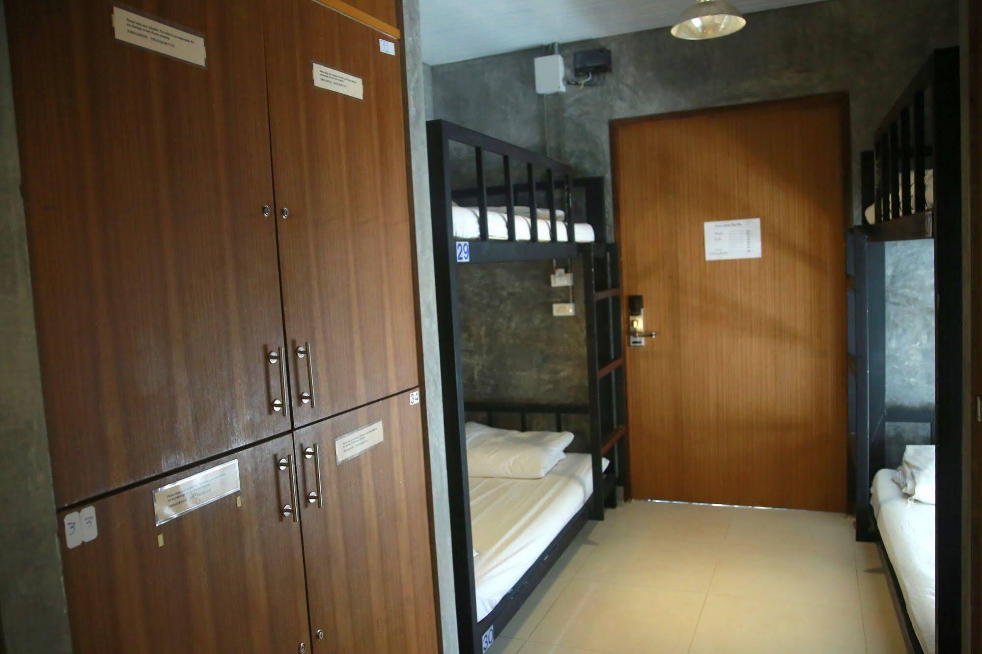 Oyo 585 Freedom Hostel @ Phi Phi Екстер'єр фото