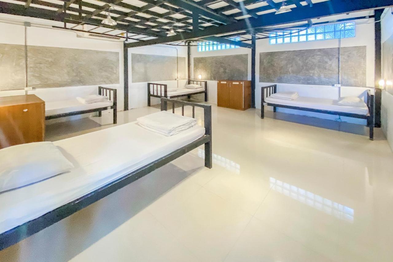 Oyo 585 Freedom Hostel @ Phi Phi Екстер'єр фото
