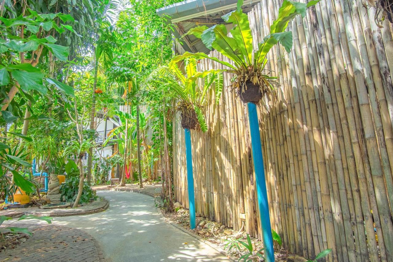 Oyo 585 Freedom Hostel @ Phi Phi Екстер'єр фото